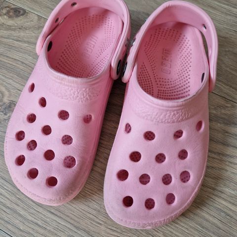 WEGO crocs str. 35