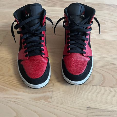 Jordan 1 mid