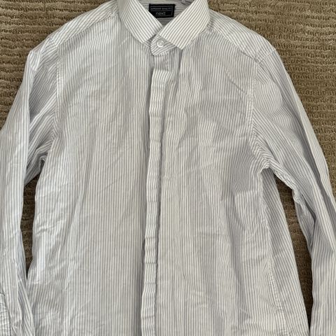 Kvalitetsskjorte fra Next- hvit med lys blå striper str 140cm/10 år