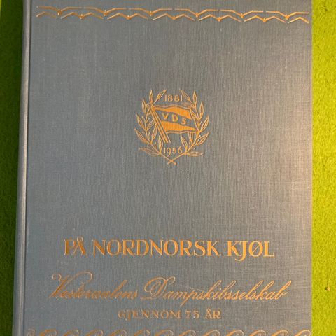 På nordnorsk kjøl. Vesteraalens Dampskibsselskab gjennom 75 år (1956)