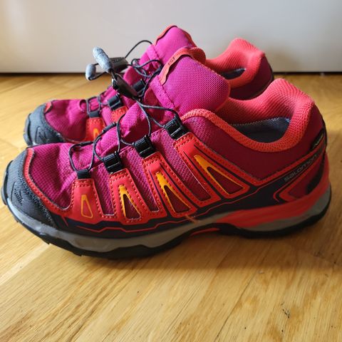 Pent brukte Salomon gore-tex tursko joggesko str 37