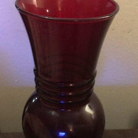 Gammel vase fra Hadeland.