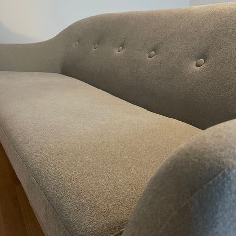 Sofa EGEDAL 3 seter grå. Sete- og ryggputer i skum
