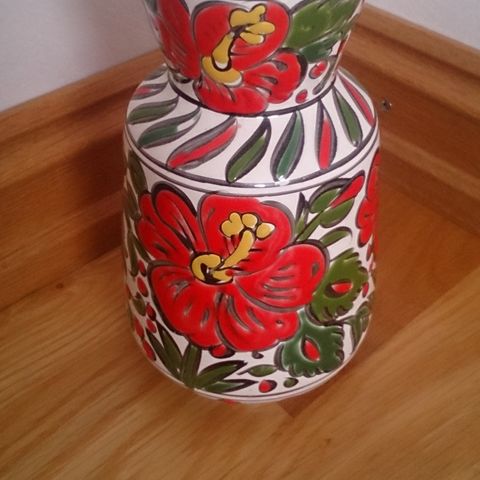 Vintage fargerik Rhodos, Hellas keramikkvase vase rød, gul og grønn Høyde 15 cm