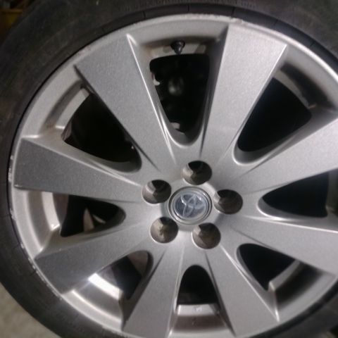 17" Felger Avensis selges billig