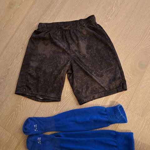 Svart treningsshorts + fotballsokker