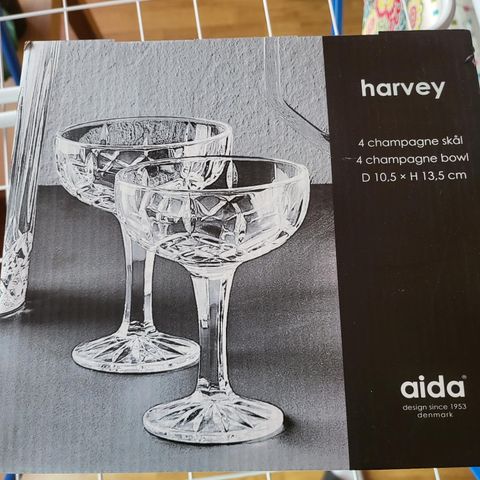 Nytt glass sett fra Harvey