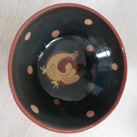 Skål i keramikk