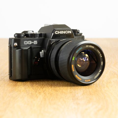 Svært pent og feilfritt Chinon CG-5 analogt kamera med Chinon Zoom 35-80mm