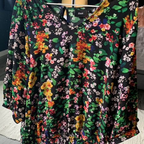 Blomstret bluse / topp