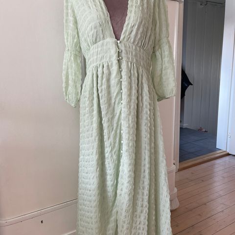 Ny ubrukt lys grønn kjole fra NAKD str 40