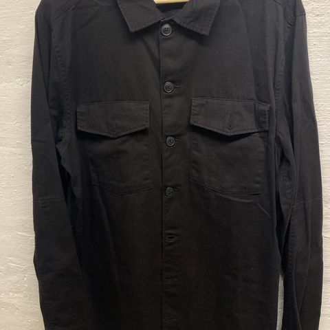 Svart overshirt