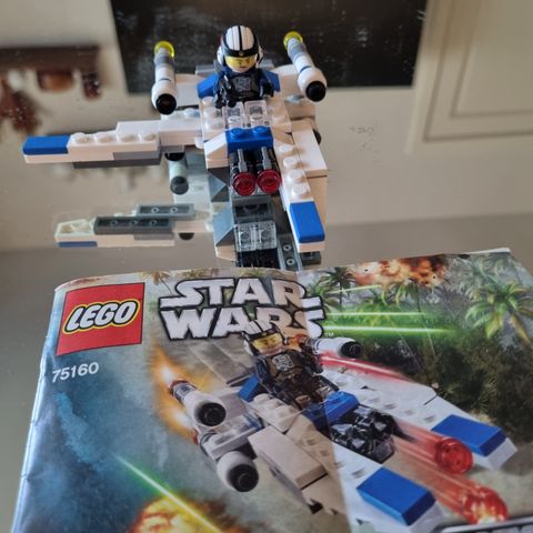 Ta 3 betal for 2. LEGO Star Wars U-Wing Microfighter. 75160