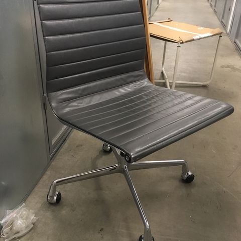 Vitra Aluminium Chair E 108