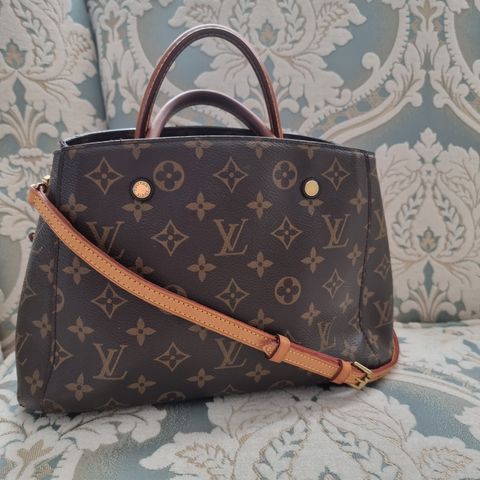 Nydelig Louis Vuitton Montaigne veske