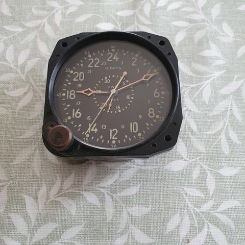 WW2 US Navy Waltham Aircraft Clock F.S.S.C. NO. 88-C-590