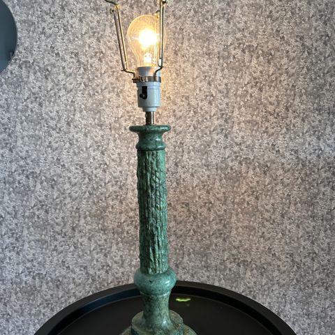 Marmor flott  bordlampe i nydelig grønn farge 48*17cm