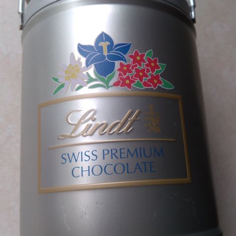 Spann fra Lindt Swiss Premium Chocolate