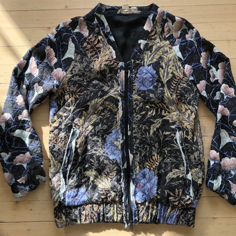 Blomstrete bomber jacket str 36