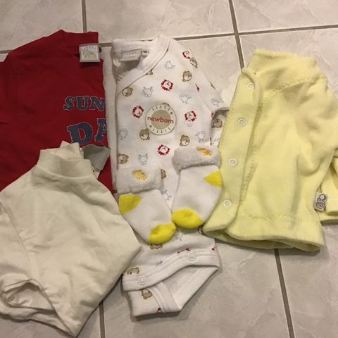 Babypakke sokker, body, jakke, t-shirt og genser, Nytt