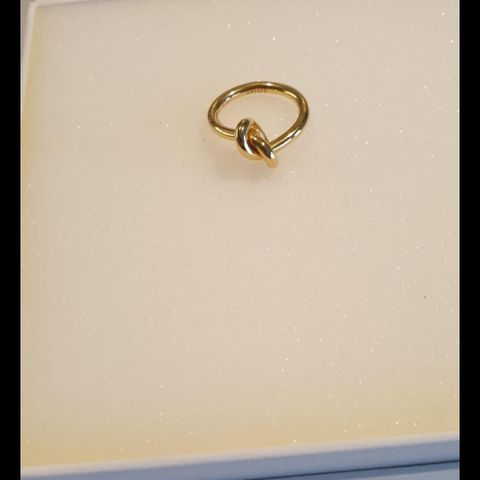 Knot ring brass fra Celine