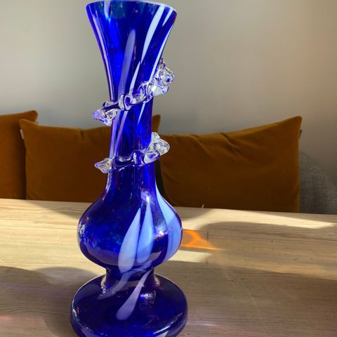 Koboltblå elegant vase i glass