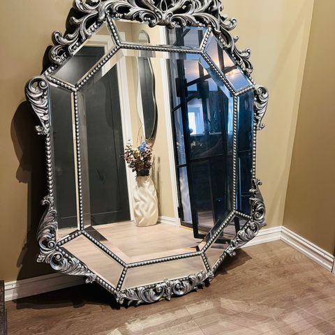 stort unikt speil i sølv