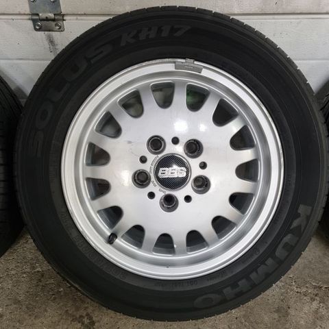 Originale BMW 15" med 205/60R15 sommerdekk