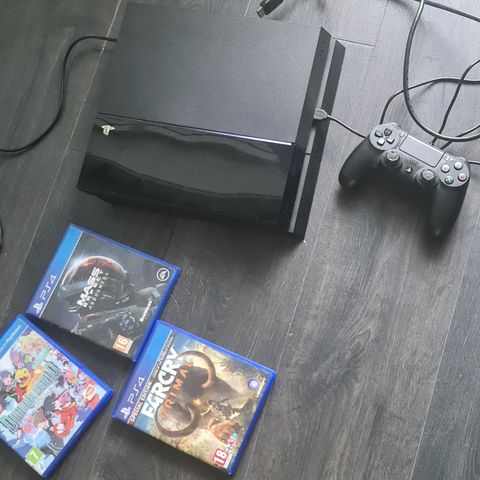 PS4 500GB med 3 spill selges!