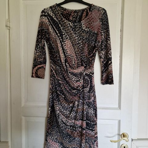 Str M /40 mønstret kjole