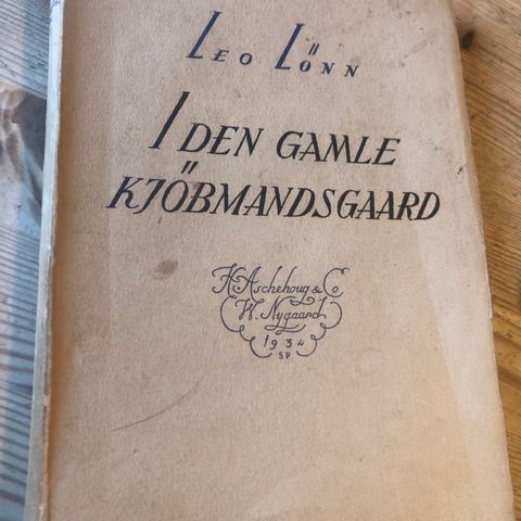 I den gamle kjøbmandsgaard. Utgitt 1934