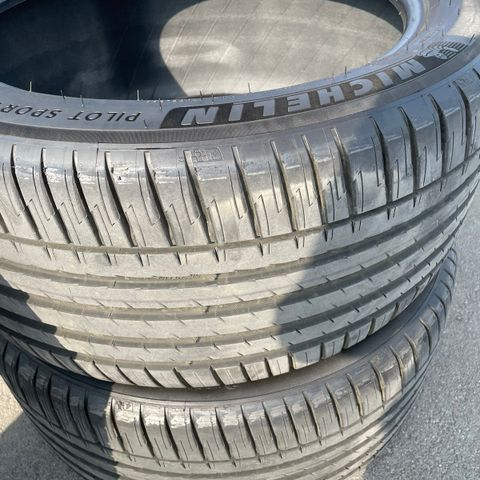 Michelin Pilot sport og Pirelli Zero dekk