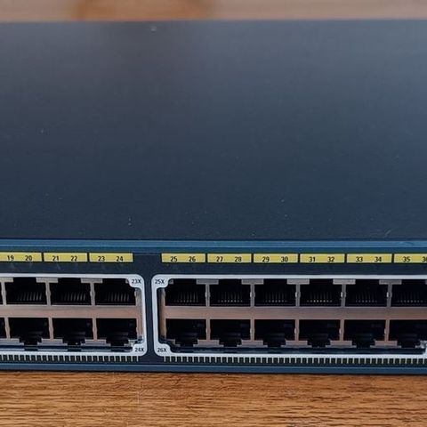 Cisco Switch 48 porter med PoE og mulighet for 2 gbic (fiber moduler)
