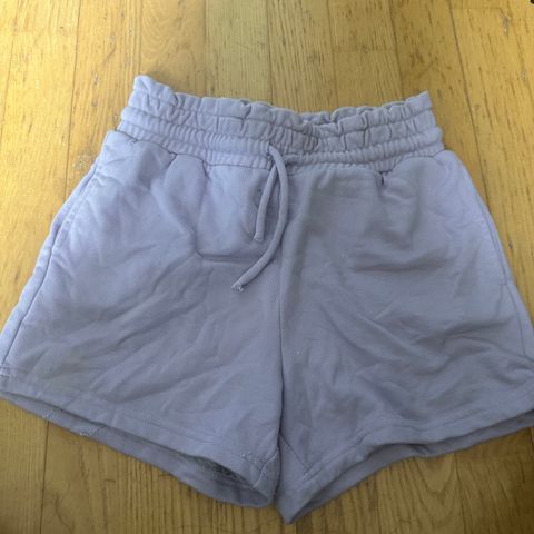 Flott lilla shorts til jente 10-12 år