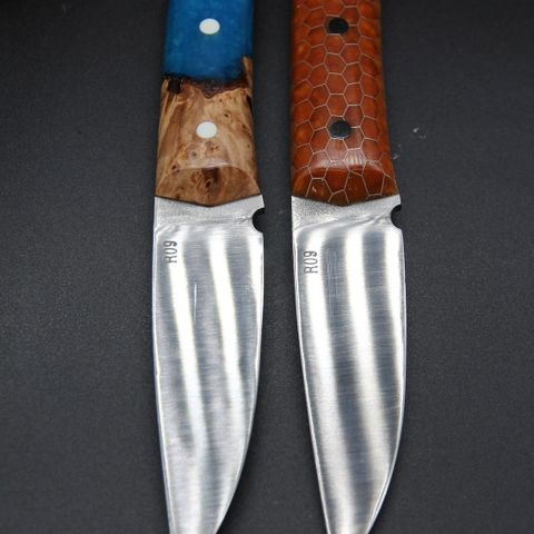 Håndlagde kniver med slire i kydex