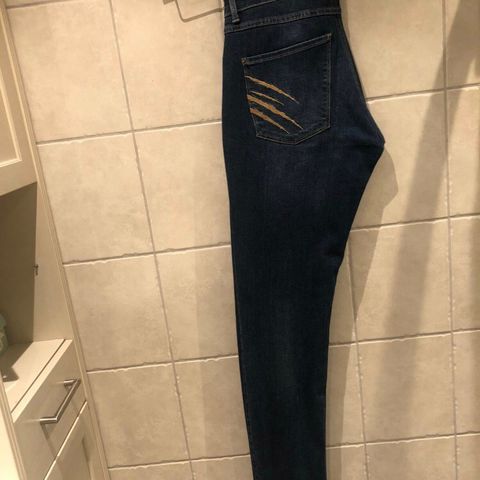 Lite brukt Philipp Plein sport jeans bukse i str. W33 - L34.  1900kr.