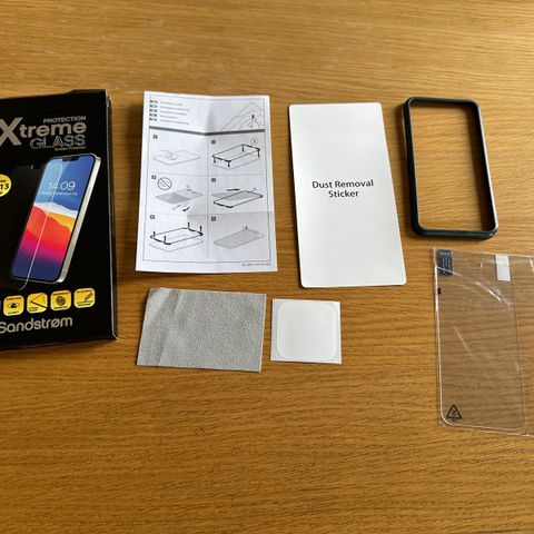 Sandstrøm Flat Glass skjermbeskytter til iPhone 12/13 Mini selges