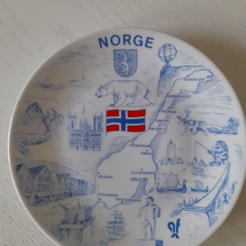 Norgesfat i porselen til salgs.