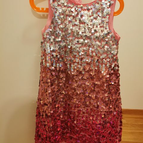Fin kjole med glitter str 122