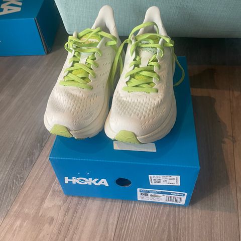 hoka one one clifton 8 ny!