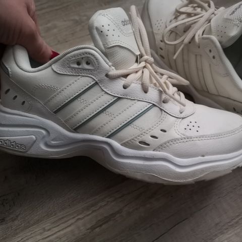 Adidas sneakers str 40