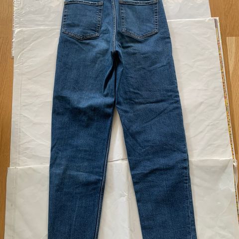 Pent brukt jeans fra HM, str 34. Loose-fit. kr 125