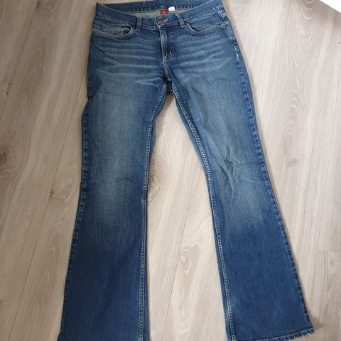 Mørkblå Jeans fra Dividend med flare str 32 (M)