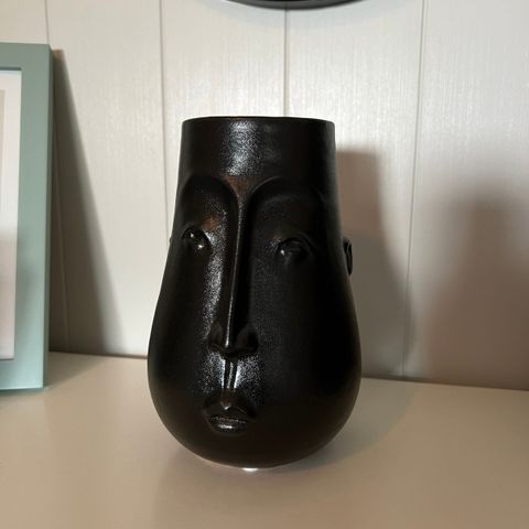 Kul svart vase
