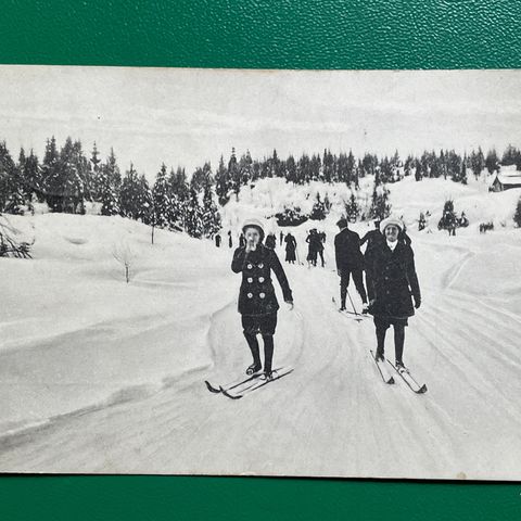 Glade folk på ski / A/S Abel nr. 3 / GRANLI 24.12.1912