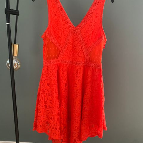 Flott rød  kjole  38 str
