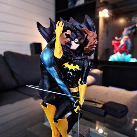 DC Direct Nightwing and Batgirl Statue