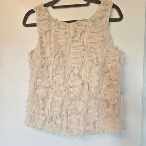 cute short top (size S)