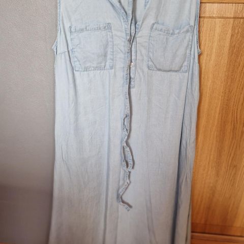 H&M kjole fra lett denim S i st