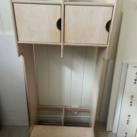 Barnehage garderobe innredning